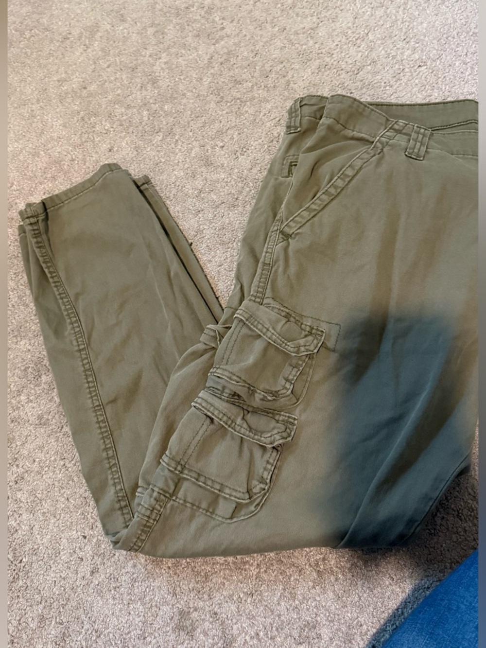 Wrangler Men’s Olive Green Cargo Pants with Utility Pockets - Picture 2 of 6